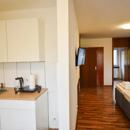 Im Mit Eigene Kueche Bad Balkon Parkplatz Netflix Nuremberg