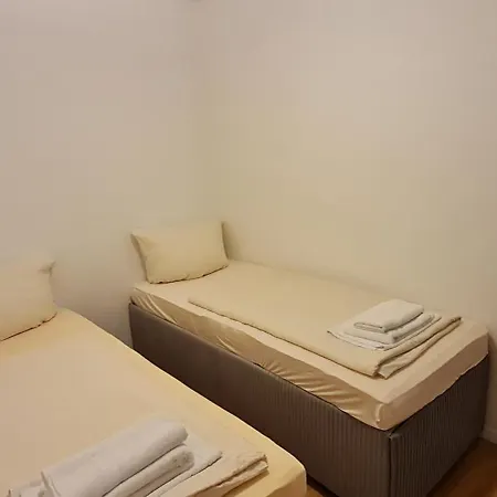Im Mit Eigene Kueche Bad Balkon Parkplatz Netflix Apartment *