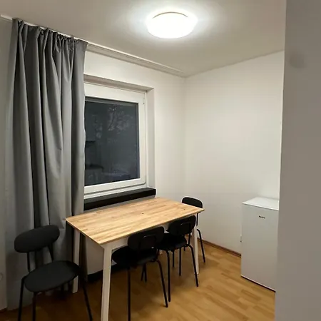 Im Mit Eigene Kueche Bad Balkon Parkplatz Netflix *