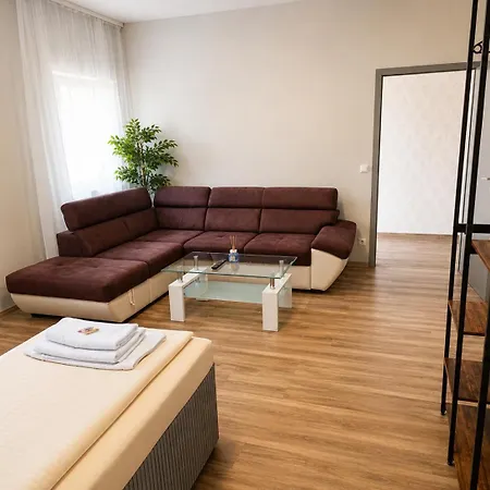 아파트 Apartment Hotel *