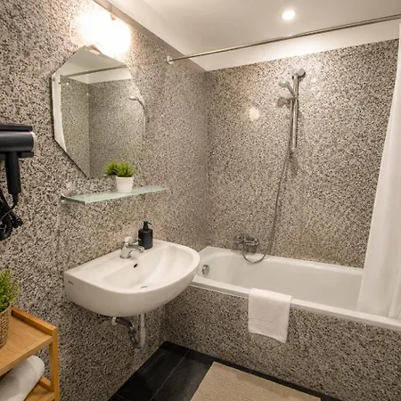 아파트 Apartment Hotel *